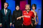 En ualmindelig morsom sketch om supermagternes kamp indeholder fremragende parodier, ikke mindst Jonas Stimose som Joe Biden er vidunderlig. Foto: Camilla Winter