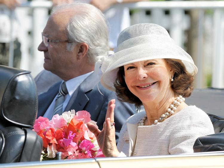 Det svenske kongepar fejrer her den svenske nationaldag i Eslöv i sydsverige. Foto: Kristian Linnemann