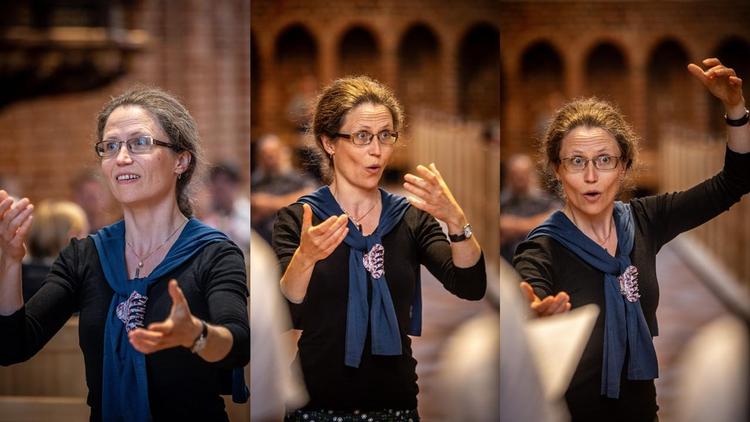 Sigrid Damsager har i mange år dirigeret rene kvinde- og mandskor. Hun elsker den rummelighed, det giver, socialt og musikalsk. Foto: Per Rasmussen