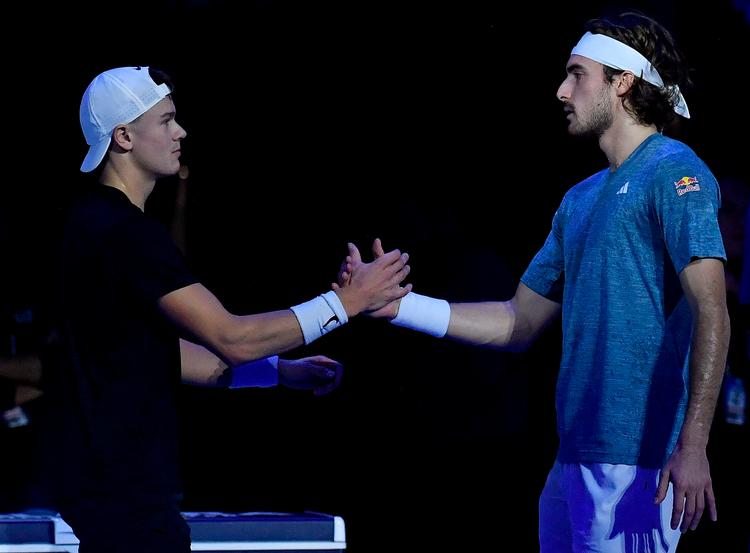 Alle otte spillere kan vinde ATP Finals, havde den græske tennisspiller Stefanos Tsitsipas forudsagt, men det bliver ikke grækeren, efter han måtte trække sig fra dagens kamp mod Holger Rune. Foto: Tiziana Fabi/Ritzau Scanpix