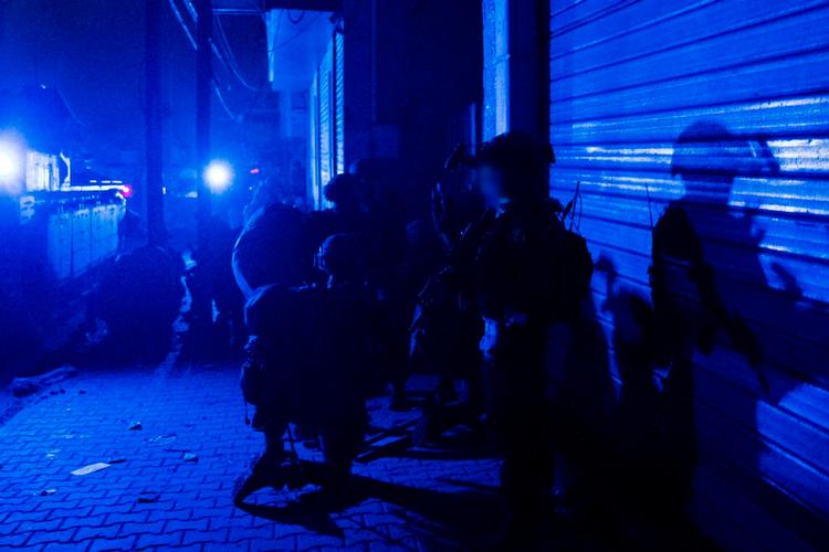 Det israelske militær har offentliggjort billeder fra aktionen ved Al-Shifa-hospitalet i Gaza, der blev iværksat natten til onsdag. Billederne er redigeret og godkendt af Israels forsvarsministerium. Foto: -/Ritzau Scanpix