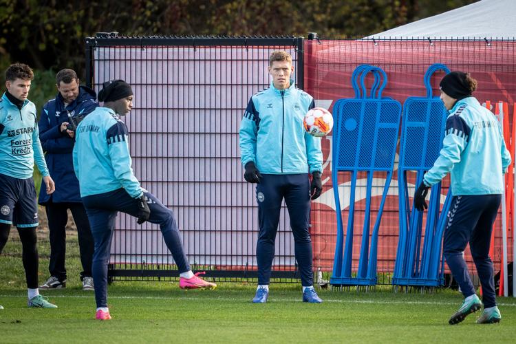 Jannik Vestergaard er glad for at være tilbage på landsholdet. Det har været en stor motivation for ham at få comeback for Danmark, mens han var helt ude i kulden i sin klub, Leicester.  Foto: Mads Claus Rasmussen/Ritzau Scanpix
