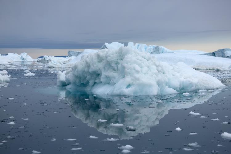 Isbjerge i Diskobugten nær Ilulissat i Grønland, som nu vil tiltræde Parisaftalen. Foto: Thomas Borberg