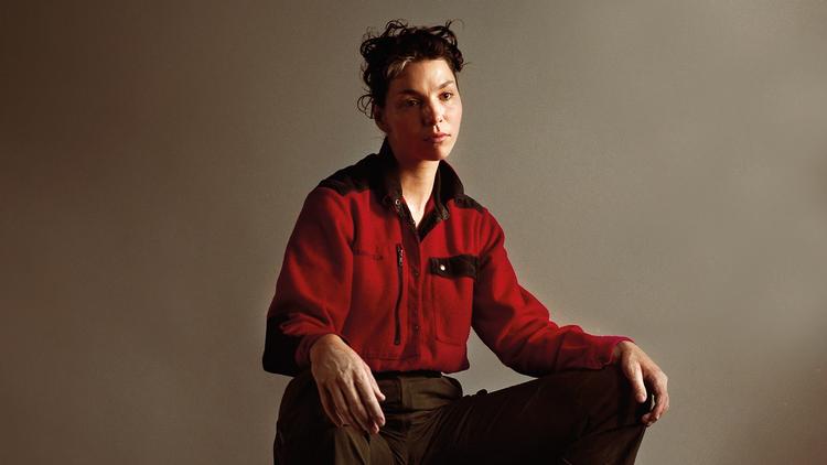 Lo Ersare er født 1992 i den nordsvenske by Umeå, men har boet i Danmark siden 2014. Her er hun blevet uddannet på Rytmisk Musikkonservatorium. Foto: Benjamin Tarp