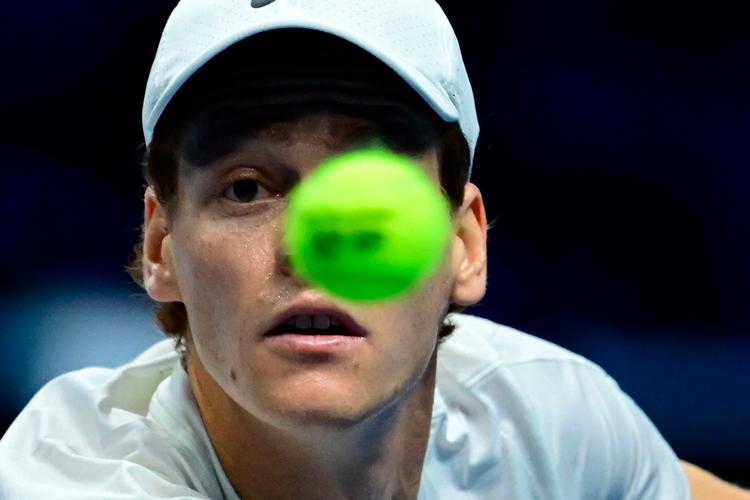 Selv om Jannik Sinner flere gange tog sig til lænden og så besværet ud, formåede han at vinde sin tredje kamp på stribe i Torino. Foto: Tiziana Fabi/Ritzau Scanpix