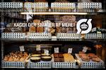 I den moderne ordbog kan man se, at ’bager’ både kan være en person og en butik. Derfor kan man i dag både arbejde 'i bageren' og 'hos bageren'. Sådan var det ikke tidligere.  Foto: Martin Lehmann