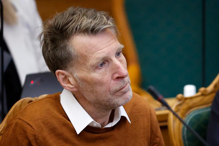 Regeringens flertal siver efter ekskluderinger hos Moderaterne.  En af løsgængerne er Jon Stephensen. Foto: Jens Dresling