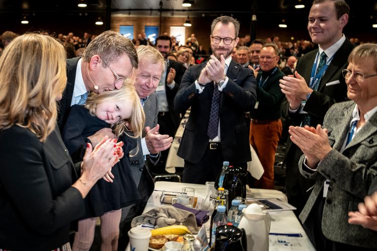 Venstres nye formand, Troels Lund Poulsen, brugte sin egen datter som eksempel på, hvilken retning han vil sætte for partiet.  Foto: Mads Claus Rasmussen/Ritzau Scanpix