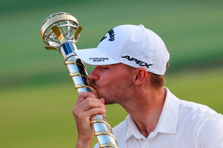 Nicolai Højgaard spillede ifølge ham selv noget af karrierens bedste golf, og det blev belønnet med pokal og godt 20 millioner kroner. Foto: Giuseppe Cacace/Ritzau Scanpix