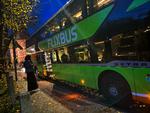 Flixbus ankommer til Wallstrasse lige ved Holstentor, den ene af de to byporte til middelalderbyen Lübeck som stadig er bevaret.  