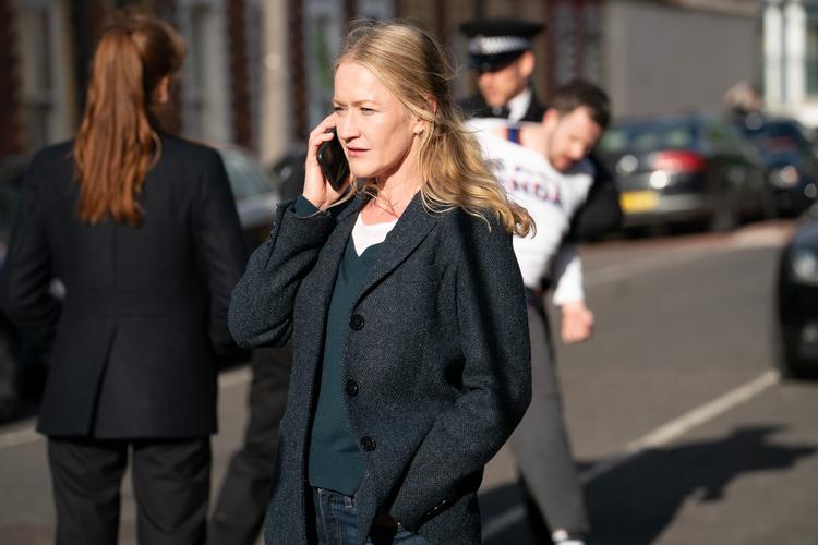Paula Malcomson er intet mindre end fremragende som den trængte kriminalkommissær Colette Cunningham. Foto: BritBox
