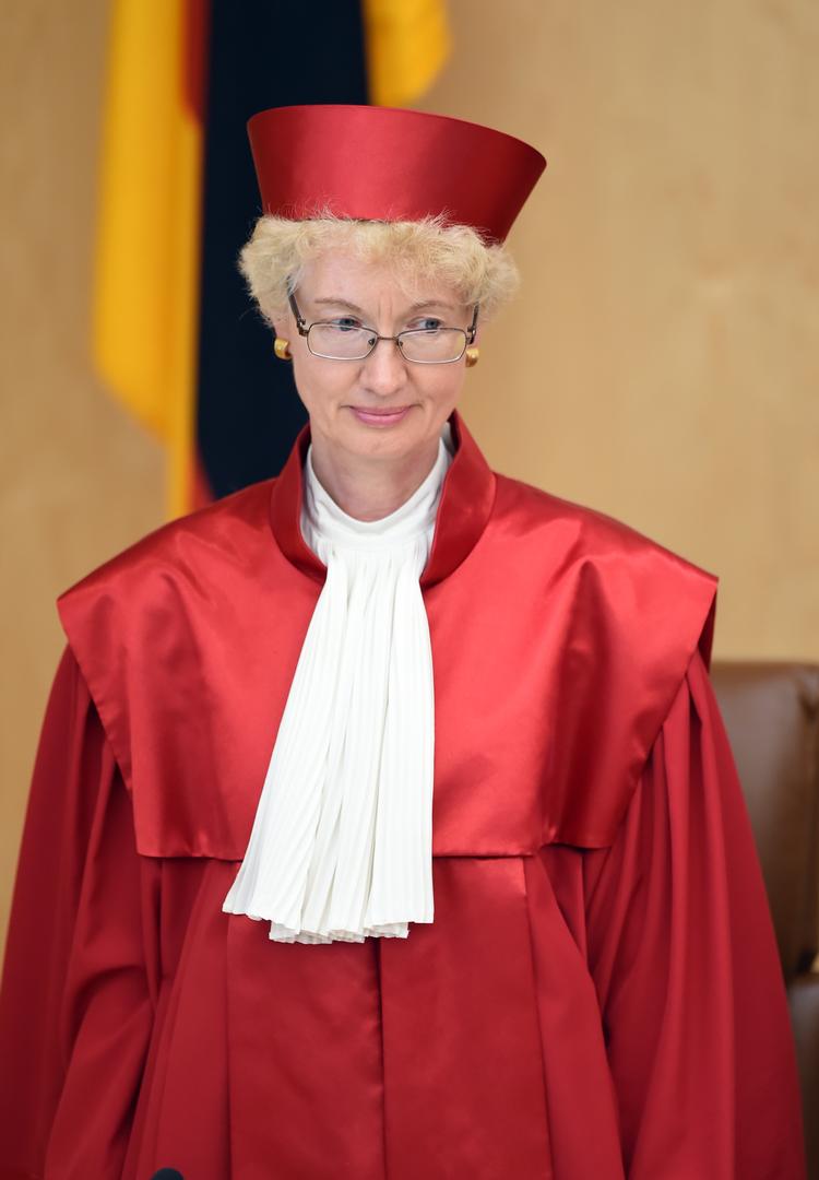 Det var dommer Doris König fra forfatningsdomstolen i Karlsruhe, som i sidste uge bekendtgjorde, at den tyske regering skal stryge 60 milliarder euro i statsbudgettet. Foto: Uli Deck/Ritzau Scanpix