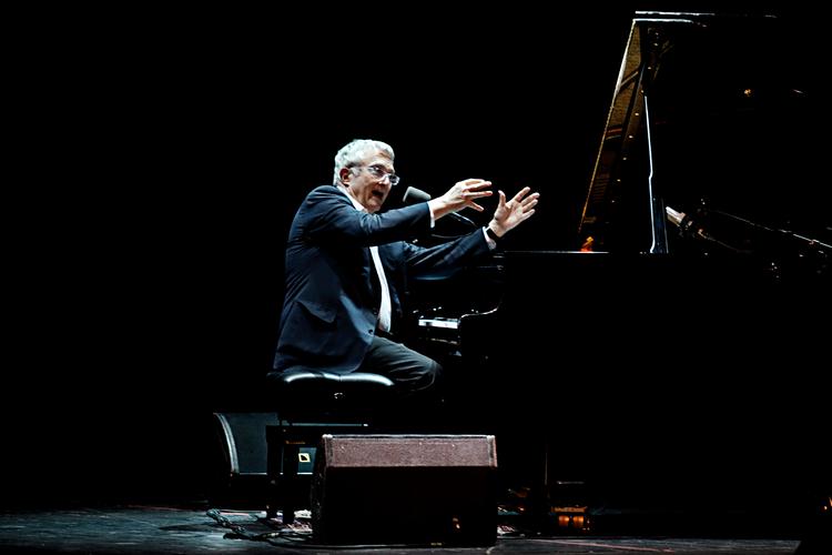    I 2010 gav den satiriske pianosanger Randy Newman koncert på Det Kongelige Teaters Gamle Scene.   Foto: Lærke Posselt
