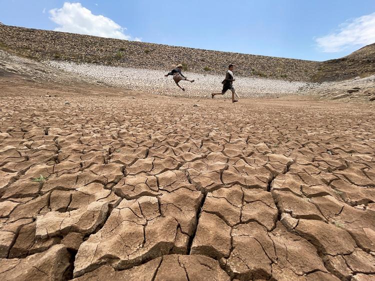 I modsætning til videnskaben mener flertal i undervisningspanel i Texas ikke, at der er konsensus om global opvarmning. Derfor er bøger, der kalder klimaforandringer som her i Yemen, der er stærkt plaget af tørke, for menneskeskabte blevet afvist. Foto: Khaled Abdullah/Ritzau Scanpix
