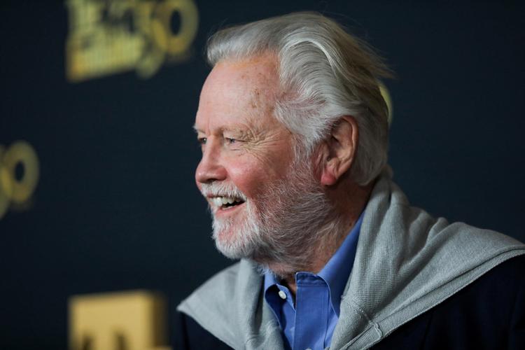 I februar 2022 blev Jon Voight fotograferet på vej ind til en 50 års jubilæumsscreening af 'The Godfather' i Los Angeles.. REUTERS/Aude Guerrucci   Foto: Aude Guerrucci/Ritzau Scanpix