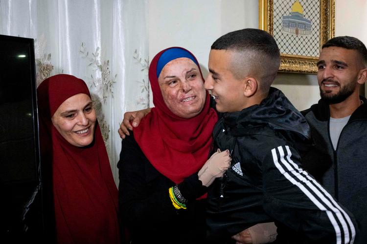 Israa Jaabis, 37, blev lørdag frigivet fra israelsk fængsel og ankom til sit hjem i Østjerusalem.  Foto: Oren Ziv/Ritzau Scanpix