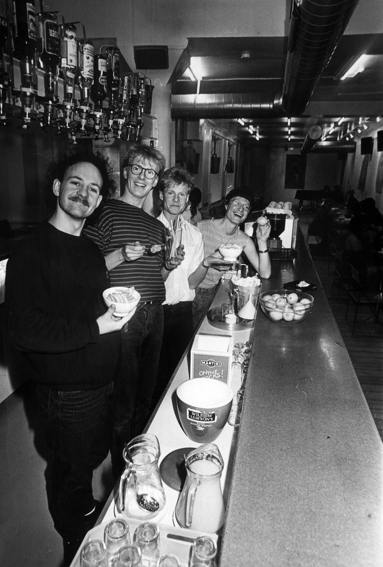 Dieters Lieder i fint humør i 1988. Medlemmerne er fra venstre Morten Kaufmann, Halfdan Nielsen (i dag bedre kendt som filmkomponist og musikproducer under navnet Halfdan E.), Johan Gerup og Martin Gerup. Foto: Mads Winther