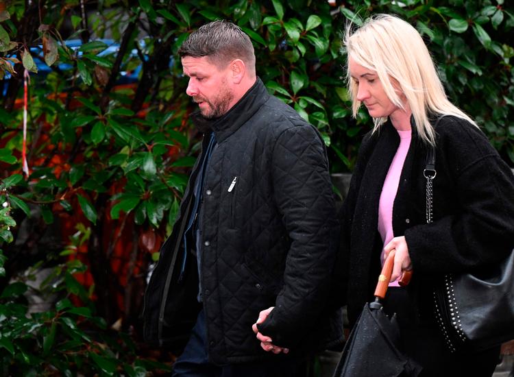 Peter Spooner, faderen til Brianna Ghey, ankommer til retten i Machester.  Foto: Oli Scarff/Ritzau Scanpix