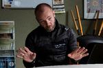 Malermester Casper Sonqvist løb ind i problemer med at finde en bank, da han ville genstarte sin virksomhed efter sygdom og konkurs. Foto: Finn Frandsen