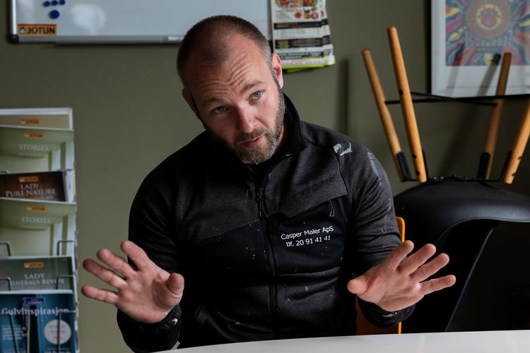 Malermester Casper Sonqvist løb ind i problemer med at finde en bank, da han ville genstarte sin virksomhed efter sygdom og konkurs. Foto: Finn Frandsen