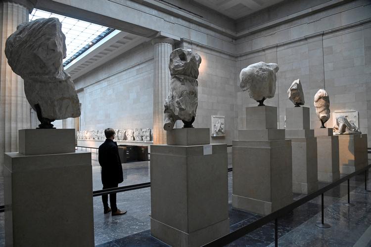 The Elgin Marbles, som briterne kalder skulpturerne, er blevet dyrket som et højdepunkt i europæisk kunst. Indtil begyndelsen af 1800-tallet var de del af Parthenon-templet i Athen.   Foto: Toby Melville/Ritzau Scanpix