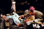 Bridget Jones' jul var noget med portvin, julekager og is direkte ud af bøtten. Men sådan behøver en lille jul faktisk ikke være.  Foto: Mary Evans/af Archive/working Ti/Ritzau Scanpix