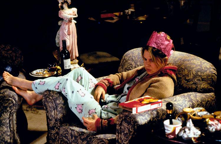 Bridget Jones' jul var noget med portvin, julekager og is direkte ud af bøtten. Men sådan behøver en lille jul faktisk ikke være.  Foto: Mary Evans/af Archive/working Ti/Ritzau Scanpix