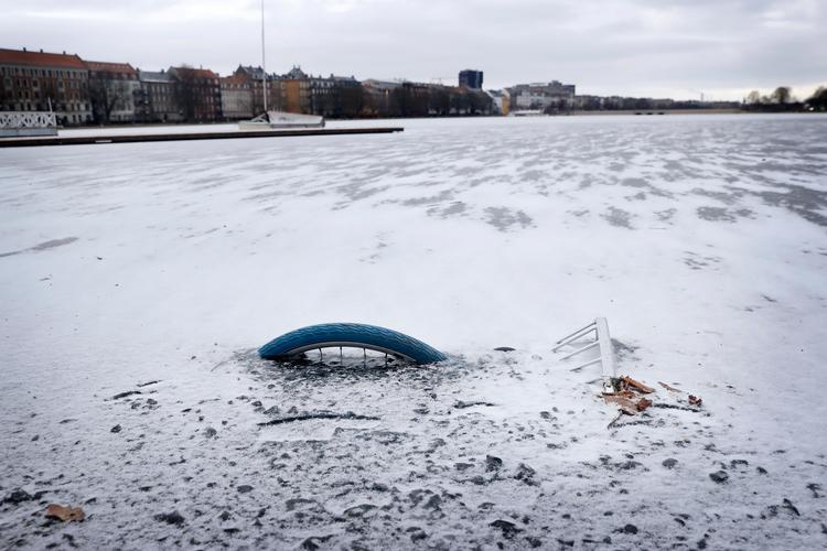 Søerne i København er onsdag eftermiddag frosset til. Foto: Jens Dresling