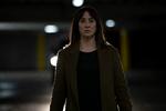 Morven Christie spiller den sorgramte revisor Lexie Noble, der kommer i menneskehænder efter sin mands død.  Foto: BritBox