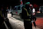 En Hamas-kriger står vagt i forbindelse med en af de seneste dages gidselsudvekslinger, som nu er sat på pause. Foto: Said Khatib/Ritzau Scanpix