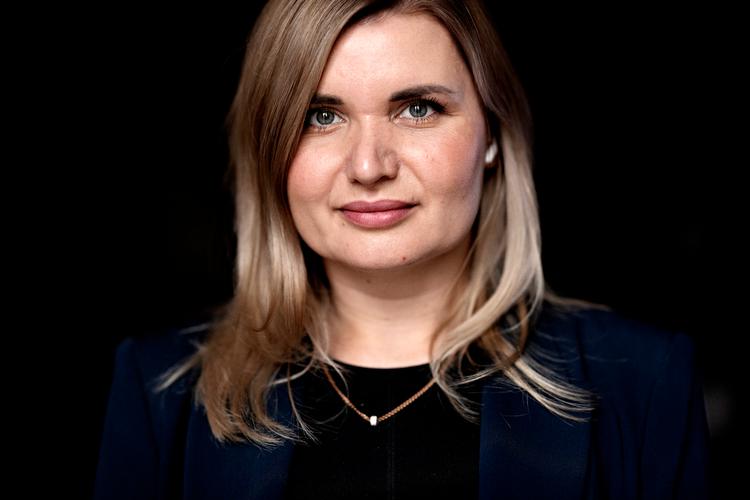 Krigen kom bag på ukrainske Inna Dolia. Selvom hun er i Danmark, fylder den efter to år stadig meget for hende. Foto: Jacob Ehrbahn