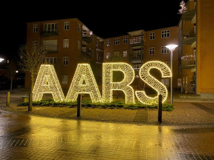 Bogstaverne er 3 meter høje og kan genbruges. Foto: Aars Handel