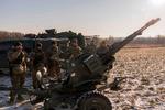 Både Ukraine og Rusland bruger angrebsdroner. Mange af dem bliver dog skudt ned af antiluftskyts. Her er det ukrainske soldater, der jagter russiske droner i udkanten af Kyiv. Foto: Roman Pilipey/Ritzau Scanpix