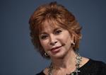 Isabel Allende er bedst kendt for sit forfatterskab. Men nu ved vi også, at hun dyrker sex, mens hun spiser vingummier med hamp i.  Foto: Arne Dedert / AP Images/Arne Dedert/picture-alliance/dpa/AP Images