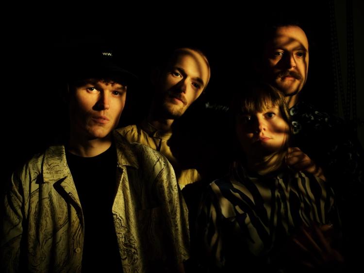 Yör er et nyt dansk band, man vil komme til at høre meget mere til. Bandet består af sanger Marie Kildebæk, Viktor Dahl på synth, bassist Janus Bagh og trommeslager Lasse Jacobsen. Foto: Therese Lærke