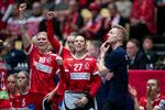 Mens spillerne jubler over en scoring er landstræner Jesper Jensens tanker muligvis allerede videre til næste fase af kampen. Foto: Bo Amstrup/Ritzau Scanpix