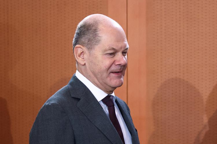 Tysklands kansler, Olaf Scholz, skændes lige nu med sine regeringspartnere om et gigantisk hul i det tyske statsbudget, som er opstået efter et finansielt tryllenummer udtænkt af Scholz. Foto: Liesa Johannssen/Ritzau Scanpix