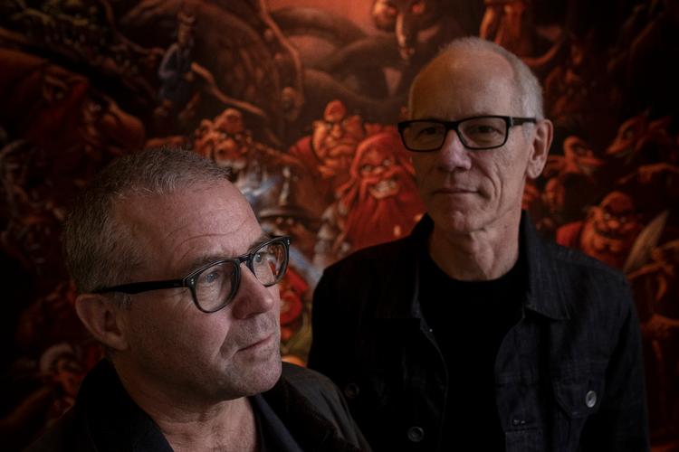 Henning Kure (th) er hovedforfatter til den nok så gemytlige omskrivning af myterne, som i Peter Madsens streg blev til tegneserien ’Valhalla’ Foto: Mikkel Hørlyck