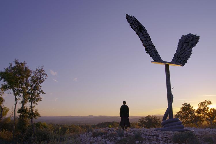 I sin portrætfilm om Anselm Kiefer lader Wim Wenders billederne fortælle det meste.  Foto: Camera Film