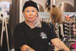 Bibi Chemnitz er uddannet beklædningshåndværker og driver i dag tøjfirmaet BIBI CHEMNITZ, der laver streetwear med klare referencer til Grønland. Foto: Magnus Biilmann Trolle