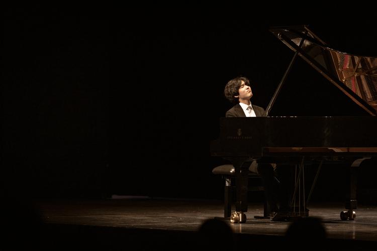 19-årige Yunchan Lim var en af de musikere, der viste, hvordan klassisk musiks fremtid ser ud. Hans soloaften i Tivoli fik 6 hjerter. Foto: Miriam Dalsgaard