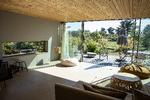 Lodges de la vigne er bygget af naturmaterialer i lyst, nærmest skandinavisk design. Foto: Karin Møller-Olsen