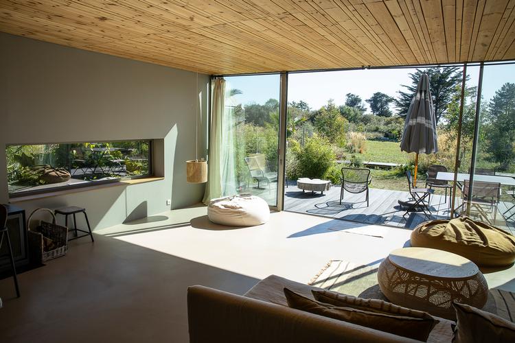 Lodges de la vigne er bygget af naturmaterialer i lyst, nærmest skandinavisk design. Foto: Karin Møller-Olsen