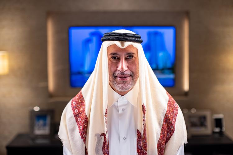 Hamad bin Jassim var frem til 2013 regeringschef i Qatar, der har spillet en central rolle i forhandlingerne om løsladelse af gidslerne i Gaza. Nu efterlyser han en plan for, hvad der skal ske efter en våbenhvile.   Foto: Bloomberg/Bloomberg via Getty Images