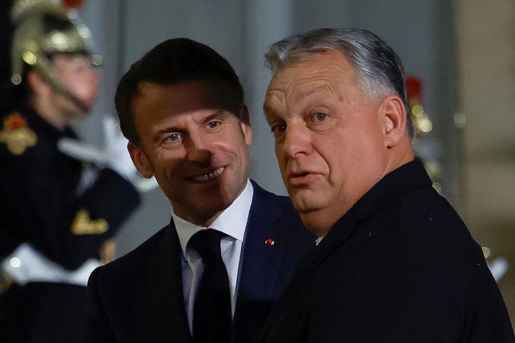 Den franske præsident, Emmanuel Macron, tog i sidste uge imod Viktor Orbán og bød ham på middag med overtalelsesord i Paris – uden held.  Foto: Sarah Meyssonnier/Ritzau Scanpix