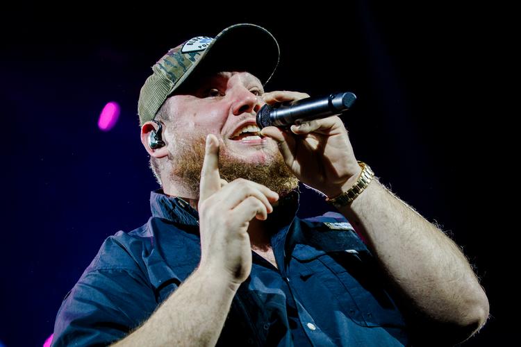 Luke Combs er en af de helt store i countrystjerner i USA. Her optræder han i Royal Arena i Ørestad i oktober. Foto: Per Lange/Per Lange