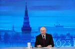 På den årligt tilbagevendende tv-seance svarede Ruslands præsident, Vladimir Putin, torsdag på spørgsmål i mere end fire timer. Mange af spørgsmålene var indsendt og udvalgt på forhånd.  Foto: Sputnik/Ritzau Scanpix