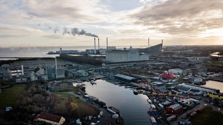 Dronebilleder af Refshaleøen med B&amp;W Hallen og Amagerværket. Foto: Jens Dresling
