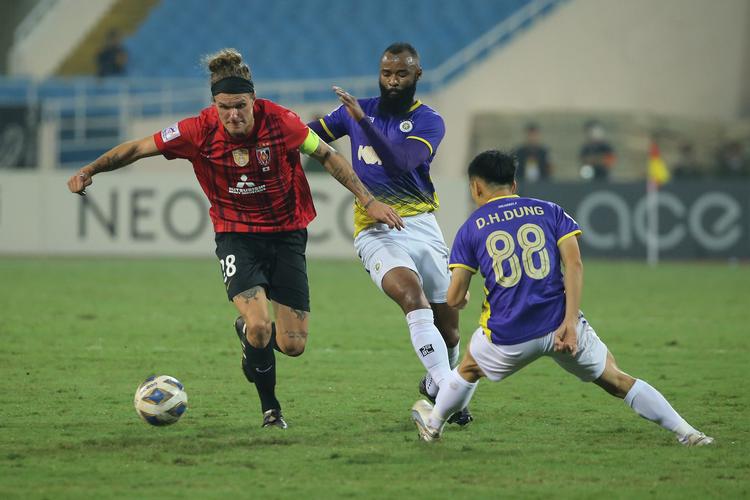 Alexander Scholz (tv.) og Urawa Red Diamonds vandt i sommer den asiatiske udgave af Champions League.  Foto: Luong Thai Linh/Ritzau Scanpix