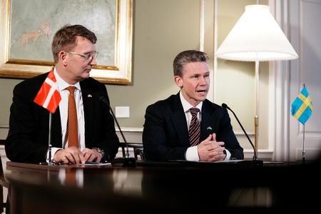 Forsvarsminister Troels Lund Poulsen (V) og Sveriges forsvarsminister Pål Jonson på pressemødet på Hærens Officersskole på Frederiksberg Slot. Foto: Thomas Traasdahl/Ritzau Scanpix